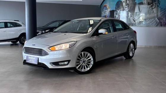 FORD FOCUS 2.0 TITANIUM PLUS 16V FLEX 4P POWERSHIFT FORD FOCUS 2.0 TITANIUM PLUS 16V FLEX 4P POWERSHIFT